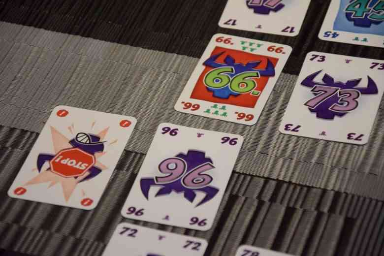 acheter 6 qui surprend - jeu de cartes - gigamic
