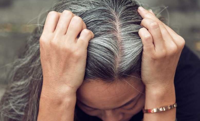 Stress et cheveux blancs  des scientifiques découvrent le lien et