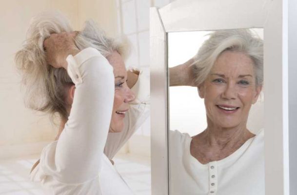 Stress et cheveux blancs : des scientifiques découvrent le lien et