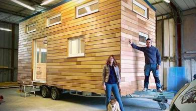 Tiny House : un couple de jeune ornais construit une adorable mini-maison sur roues