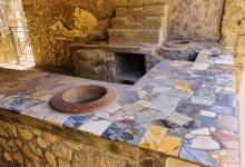 Thermopolium : un "fast food" vieux de 2000 ans exhumé intact à Pompéi