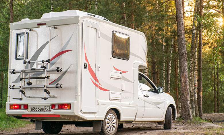 Lada : un préparateur Russe dévoile un camping-car tout équipé (WC