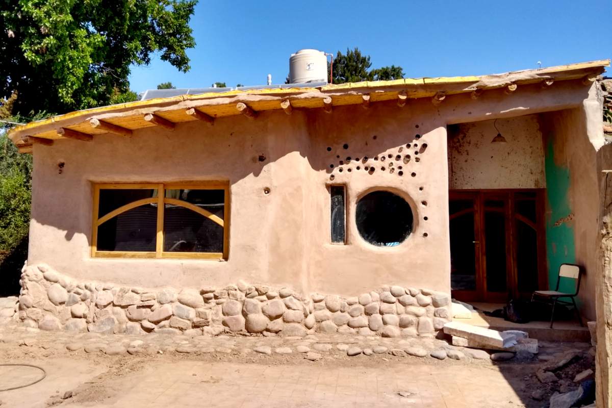 À Mexico, une maison en briques avec jardin intérieur