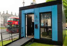 Tiny house : des maisons modulaires pour aider les personnes qui dorment dans les rues à Londres