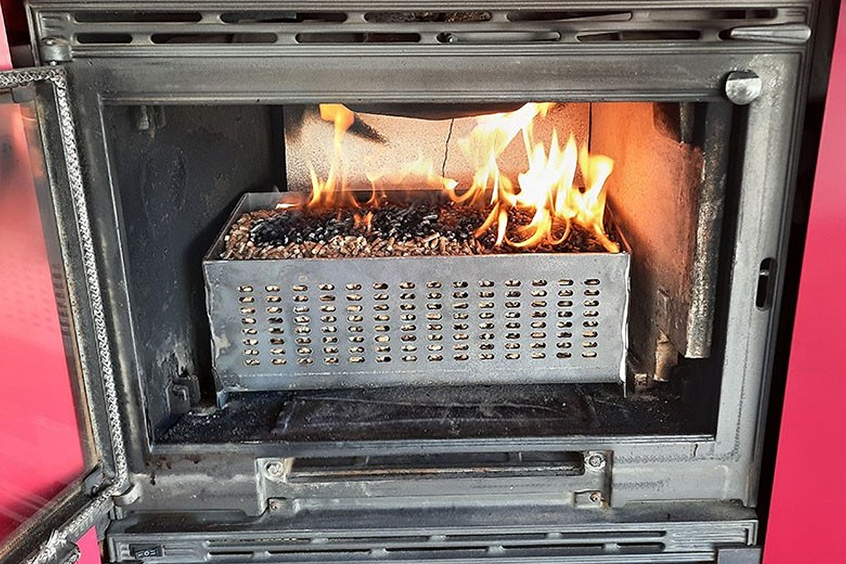 BFC Confort : l'invention d'un brasier innovant pour brûler des pellets  dans un poêle à bois ou un insert - NeozOne