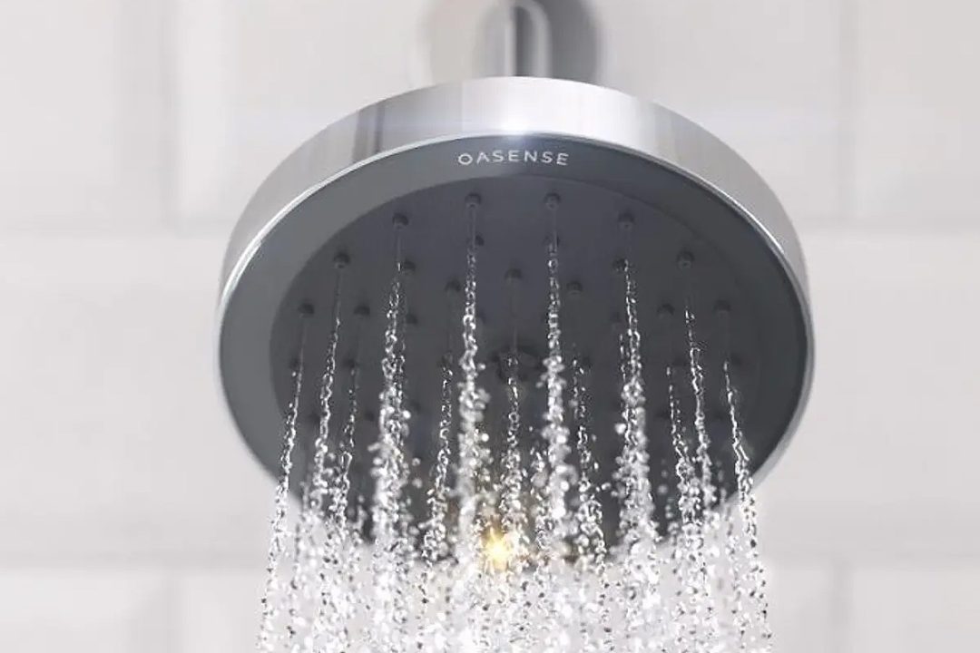 Reva Ils Inventent Un Pommeau De Douche Intelligent Qui R Duit Le D Bit D Eau Quand Vous Vous