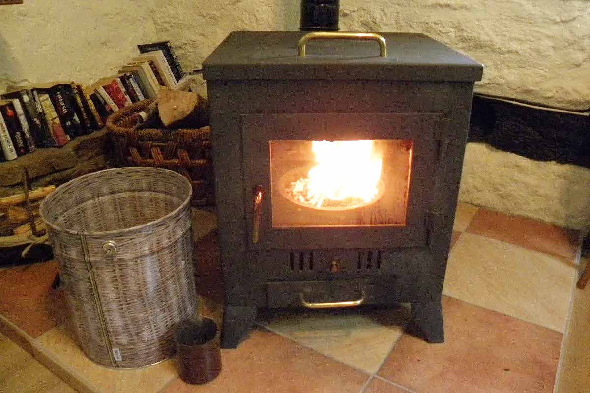Mettre un brûleur à pellets dans ma cheminée à LILLE - Création et  distribution de produits domestiques innovants - Confort Domo France