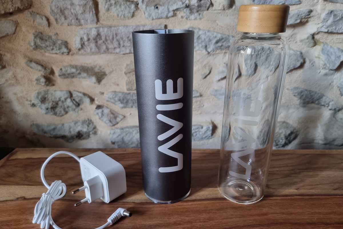LaVie : l'invention d'une bouteille en verre innovante qui purifie
