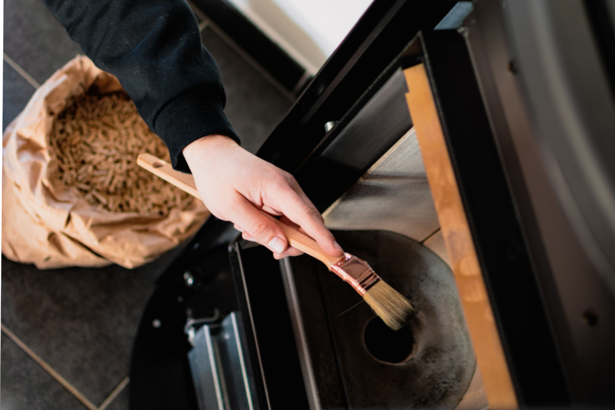 Entretien poêle à granulés : quel nettoyage ?