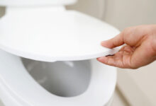 Poop-Shaming : il invente une mousse à plouf qui supprime le bruit et  l'odeur quand vous allez aux toilettes - NeozOne