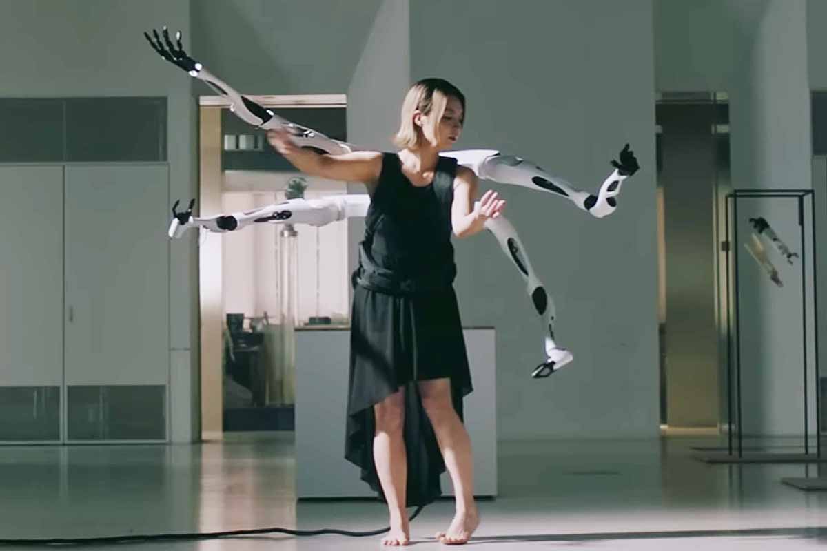 Un étonnant exosquelette robotisé.
