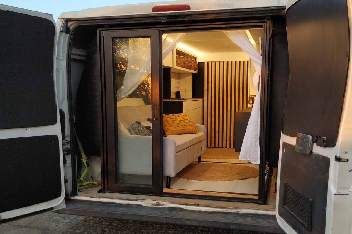 VanCubic, l'invention d'un cube aménagé qui transforme en moins d'une heure  les utilitaires en camping-car - NeozOne