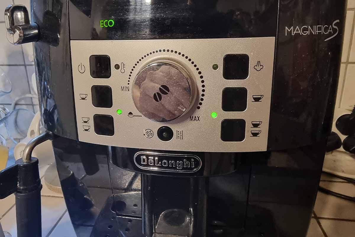 Et si l'on remplaçait nos cafetières à dosette (pas écolo) par l'une de ces  deux machines à grain De'Longhi en promo ? - NeozOne