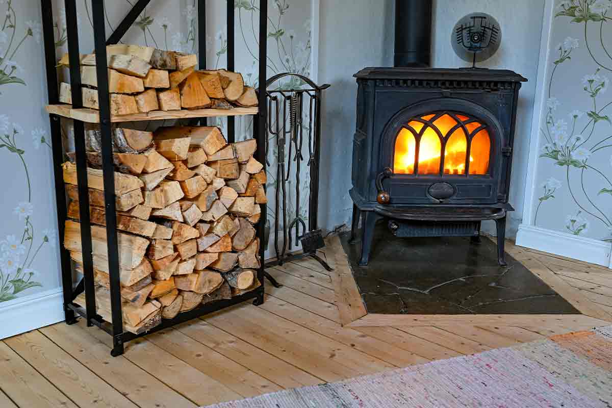 4 accessoires totalement indispensables (mais très abordables) pour les  poêles à bois et les cheminées - NeozOne