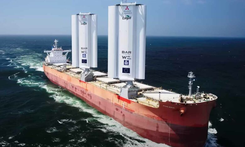 Les voiles d'acier « WindWing » de ce bateau cargo lui font économiser jusqu'à 12 000 litres de carburant par jour - NeozOne