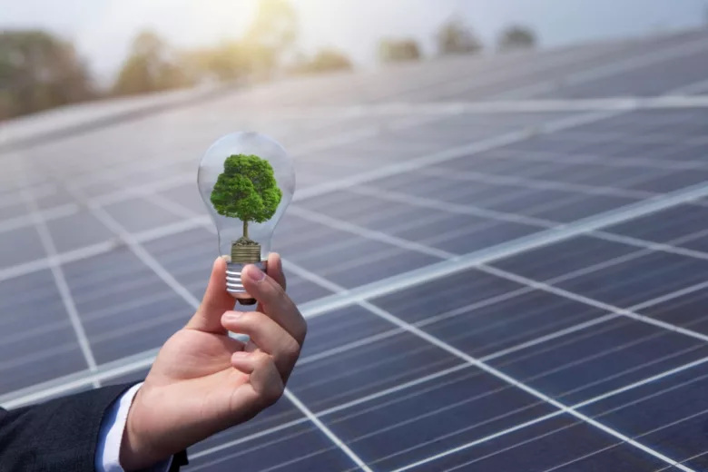 Le développement de solutions de maintenance des panneaux solaires pour une production d'énergie plus durable.