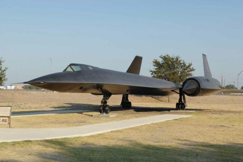 L'avion SR-71 « Blackbird » exposé dans un musée extérieur, 