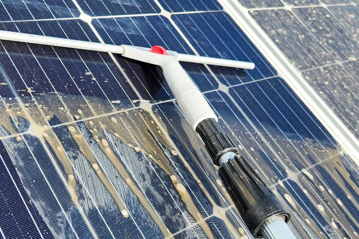 Un lavage régulier de vos panneaux solaires est conseillé pour conserver leur rendement de production.
