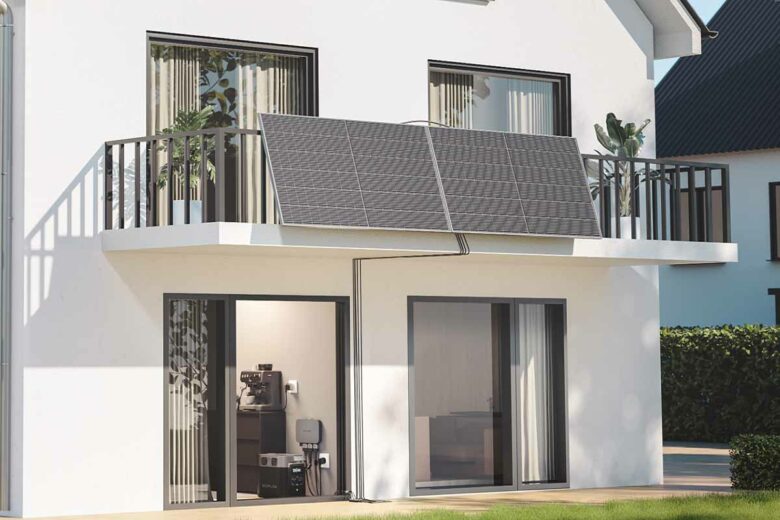 Un kit solaire powerStream de EcoFlow permet d'installer des panneaux solaires sur son balcon.