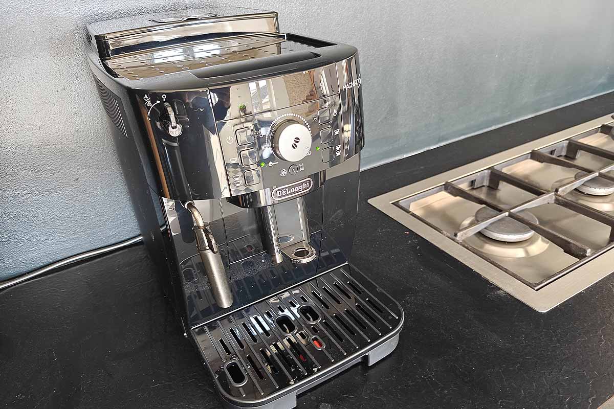 Les machines à café à grain permettent de savourer un café fraichement moulu.