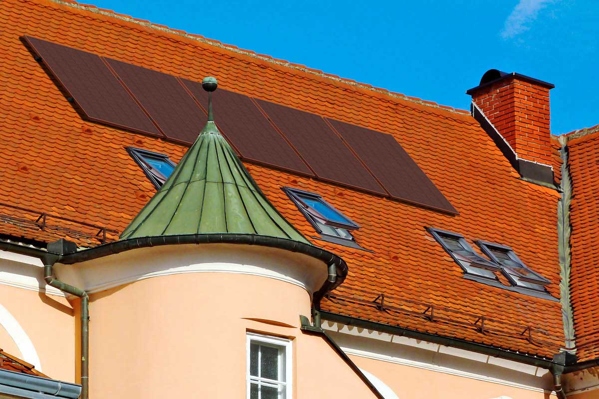 Les panneaux solaires rouges Terracota préservent le charme des structures historiques.