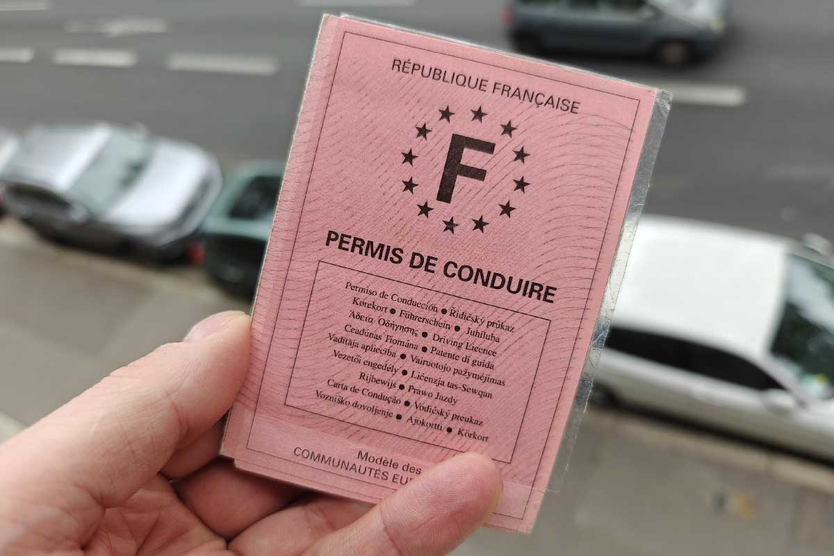 Le permis de conduire en version papier disparaitra bientôt.