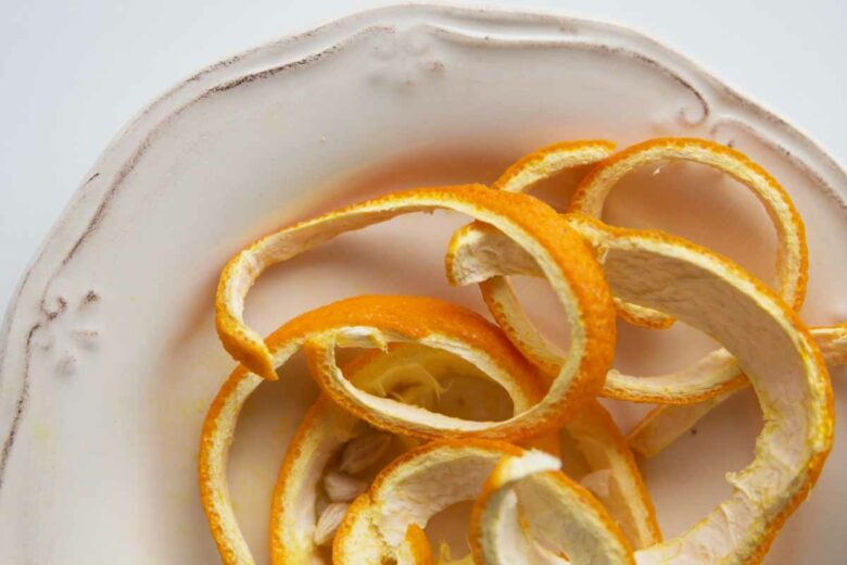 Les écorces d'oranges ont de nombreuses utilités, en cuisine comme au jardin.