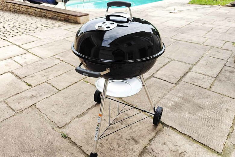 Un barbecue au design intemporel en promotion.