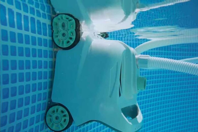 Un robot qui permet de nettoyer les parois de votre piscine jusqu'à la ligne d'eau.