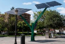 Des arbres solaires à Valence en guise de mobilier urbain.