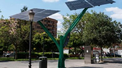 Des arbres solaires à Valence en guise de mobilier urbain.