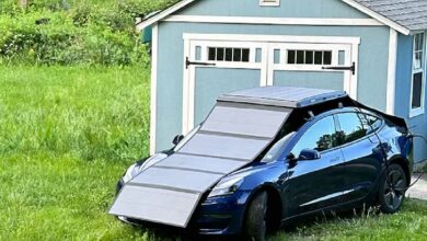 Un coffre de toit bardé de panneaux solaires pour recharger les véhicules électriques.