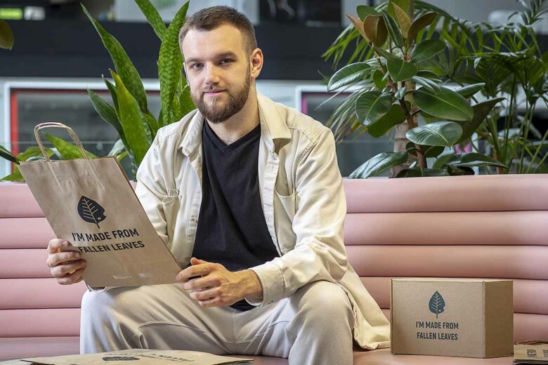 Fabriquer du papier à partir de feuilles mortes, c'est l'une des inventions lauréates de ce concours.