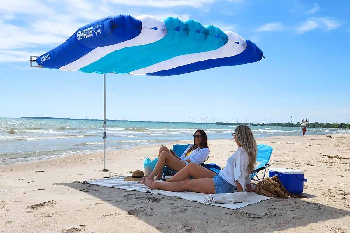 Un parasol innovant pour vous protéger du soleil sur la plage.