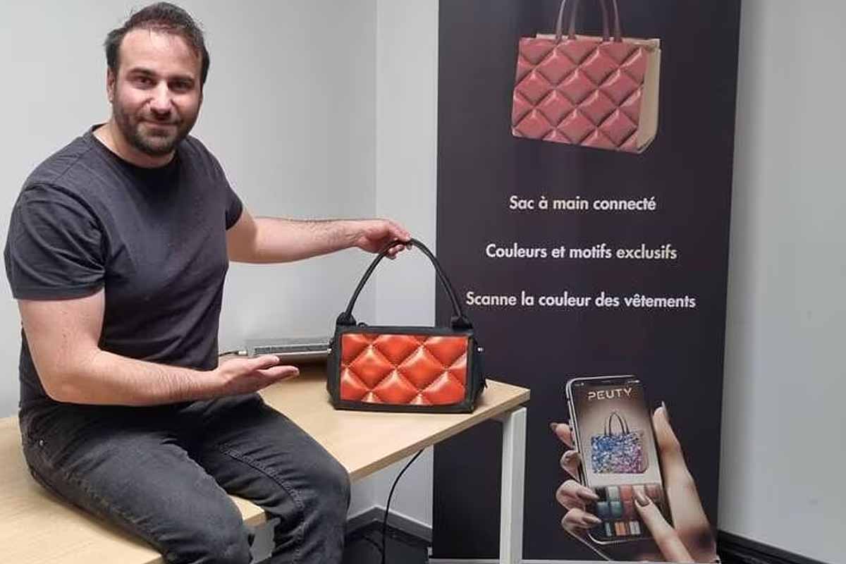 Il invente un sac avec des écrans pour afficher un style différent selon vos envies.