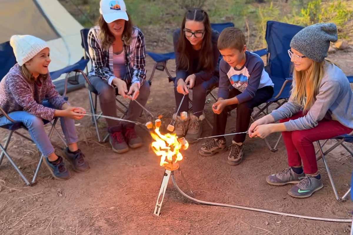 Le plaisir des chamallows grillés sans les risques d'un feu de bois.