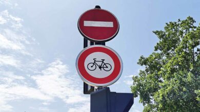 Le panneau d'interdiction à la circulation des cyclistes a été modifié dans le Code de la route dernièrement.