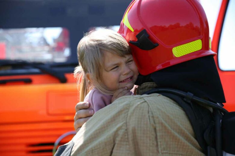 Chaque année des enfants sont oubliés dans les voitures, certains malheureusement ne survivent pas.