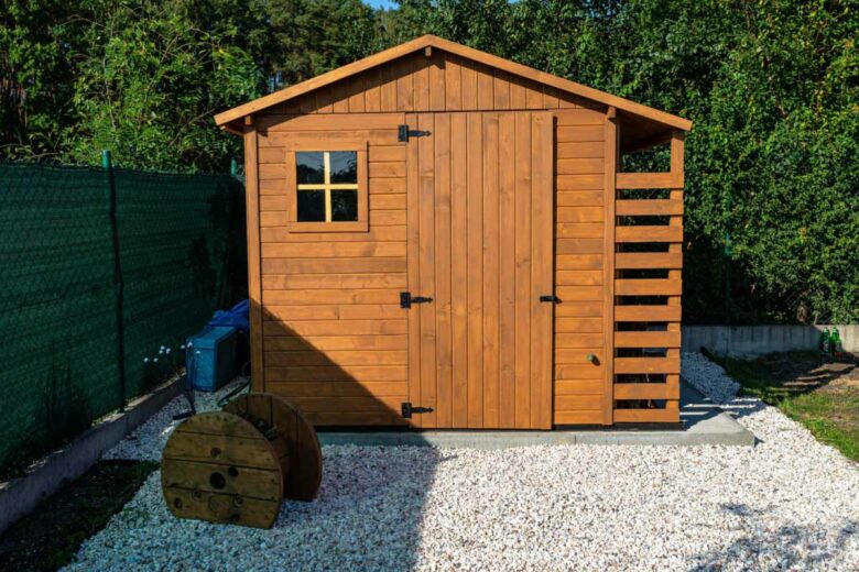 Un abri de jardin en bois nécessite de l'entretien.