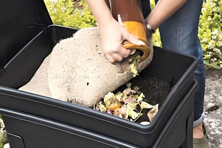 Un tapis de chanvre pour limiter la prolifération de moucherons dans votre composteur.