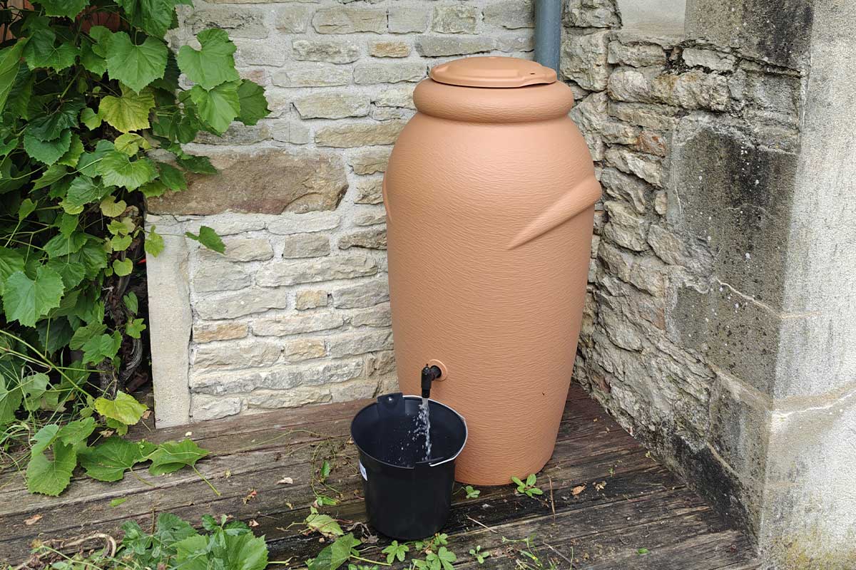 Un récupérateur d'eau qui s'intègre parfaitement à son environnement.