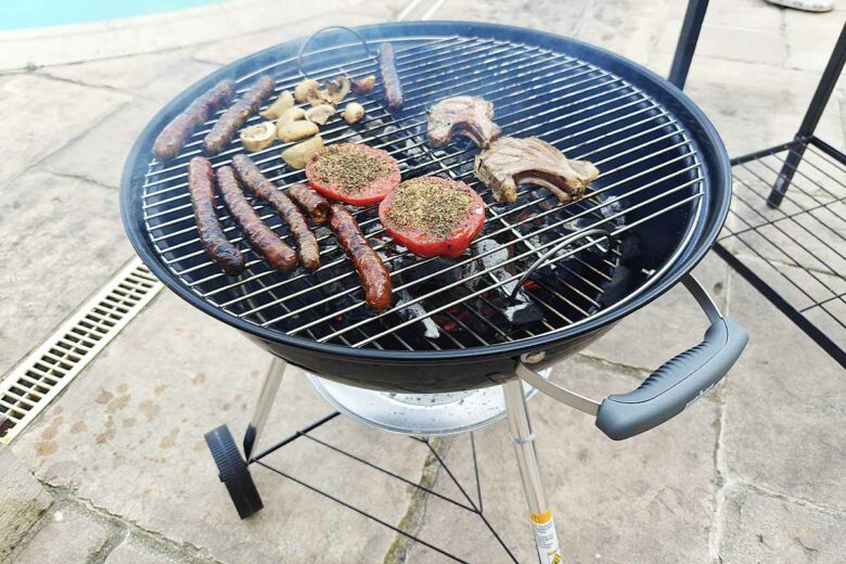 Profitez d'un bon barbecue au feu de bois avec la promotion en cours sur Amazon.