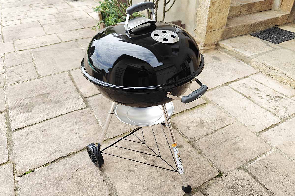 Le barbecue Weber 57 cm est actuellement en promotion sur Amazon.