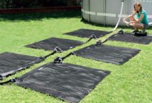 Réchauffez l'eau de votre piscine avec un tapis solaire actuellement en promotion.