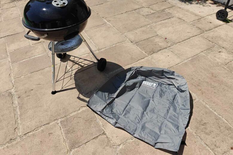 Une bâche de protection pour barbecue actuellement en promotion.