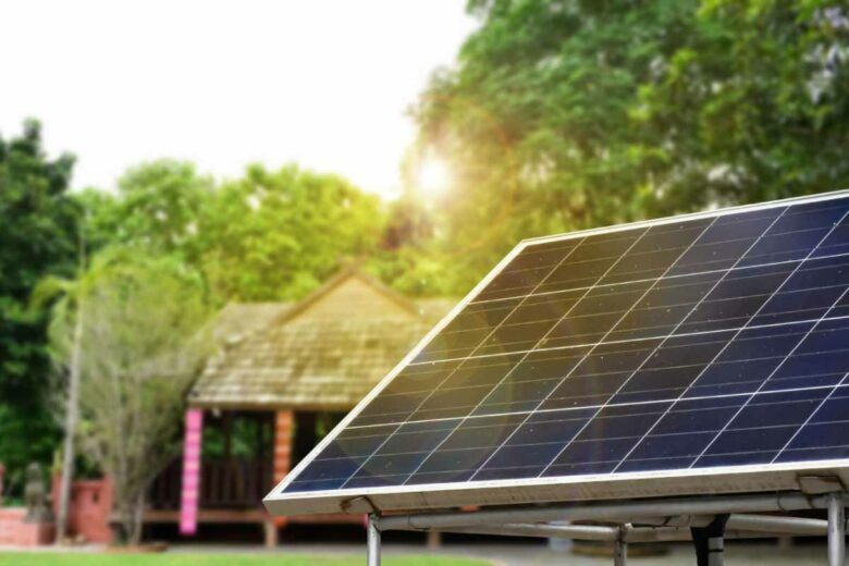 Produire de l'électricité dans votre jardin avec des panneaux solaires plug and play.