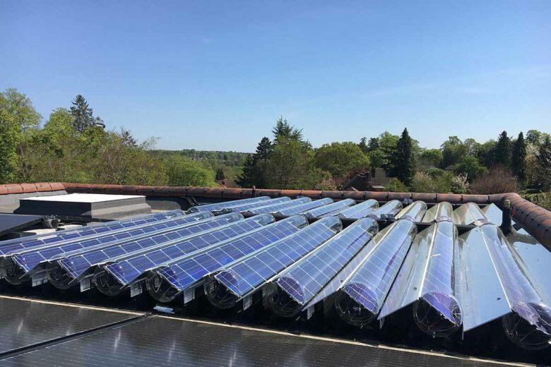 Un capteur solaire hybride qui peut s'installer sur un toit.