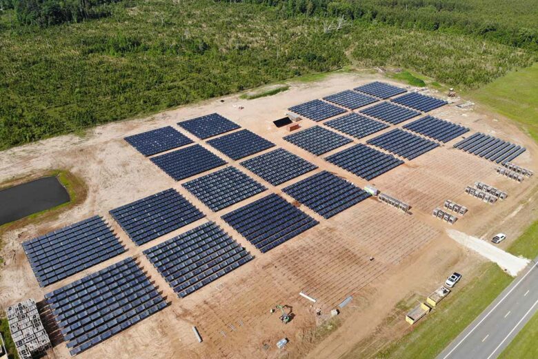 Des fermes de panneaux solaires pour créer de l'eau potable.