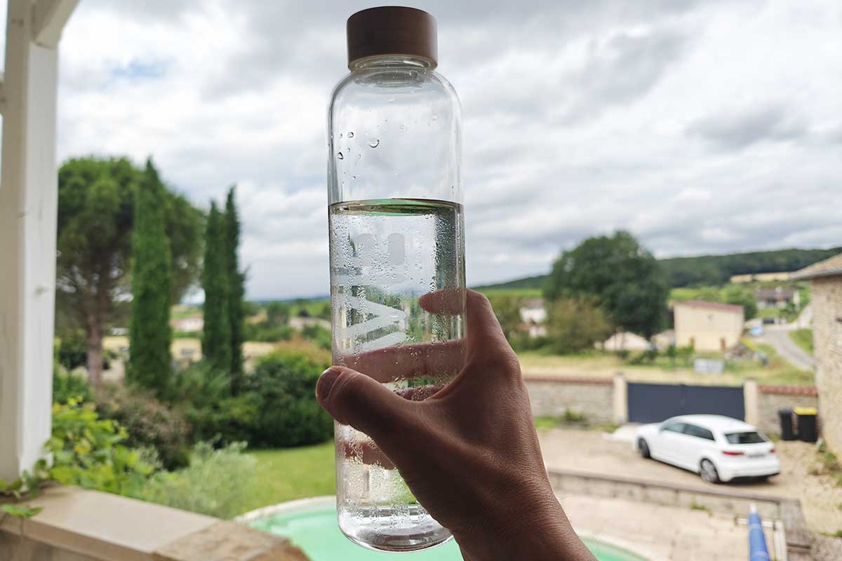 Une bouteille qui rend l'eau potable développée par une Jeune brésilienne.