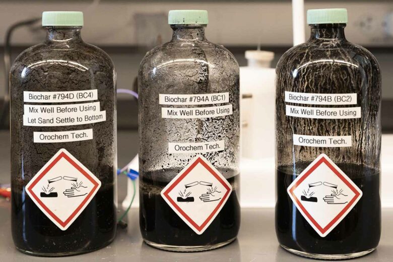 Echantillons de biochar utilisés lors de test pour produire de l'hydrogène vert.